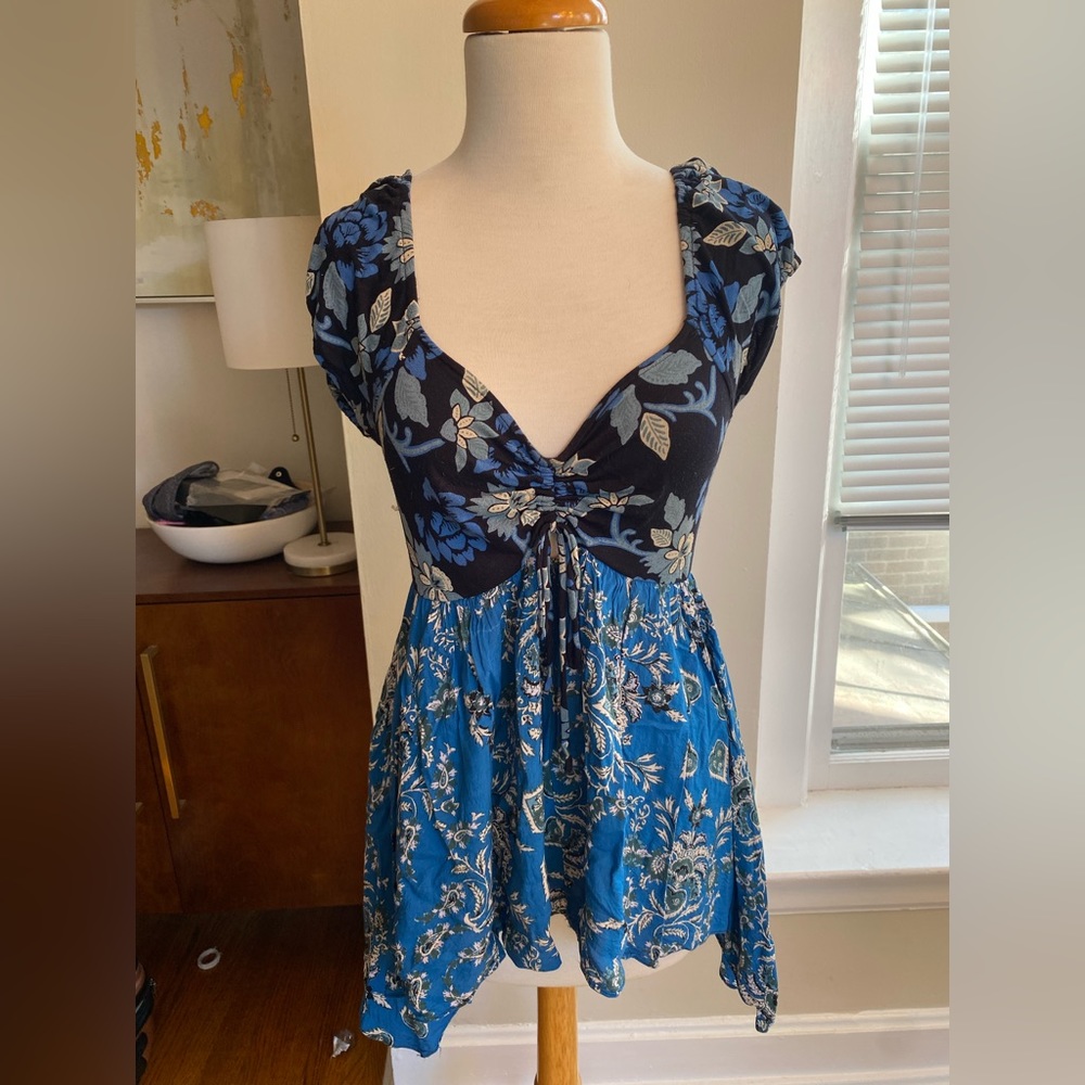 Free People low cut floral top